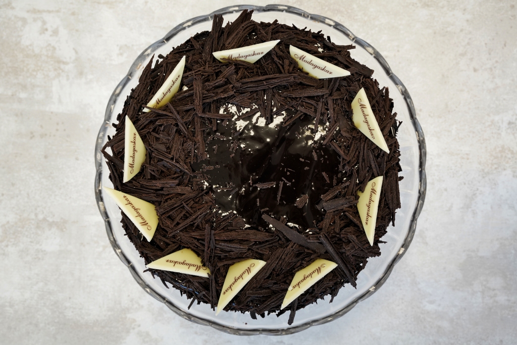 Šlehačkové dorty - čokoládové dekory na dortech jsou používány dle aktuální nabídky dodavatelů